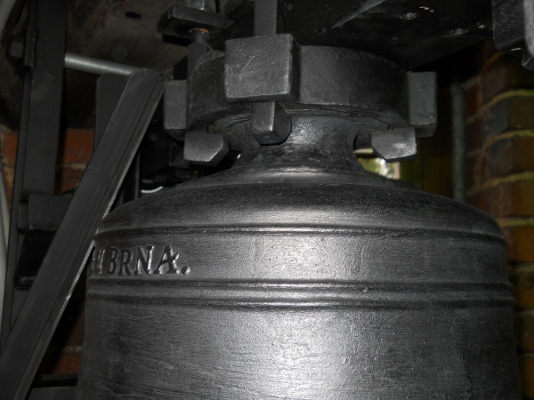 Detail uchycení velkého zvonu