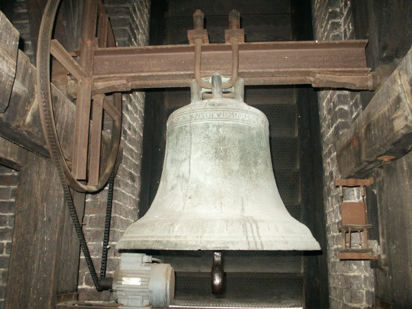 Zvon visel a zvonil v Praze