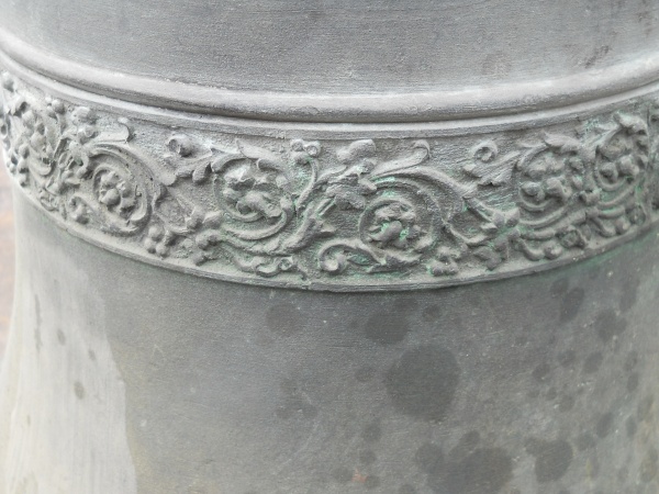 Detail na oxidaci zvonoviny