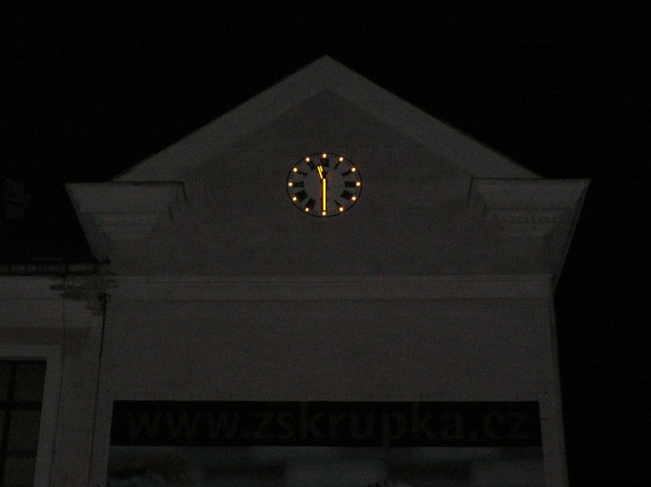 LED číselník v noci
