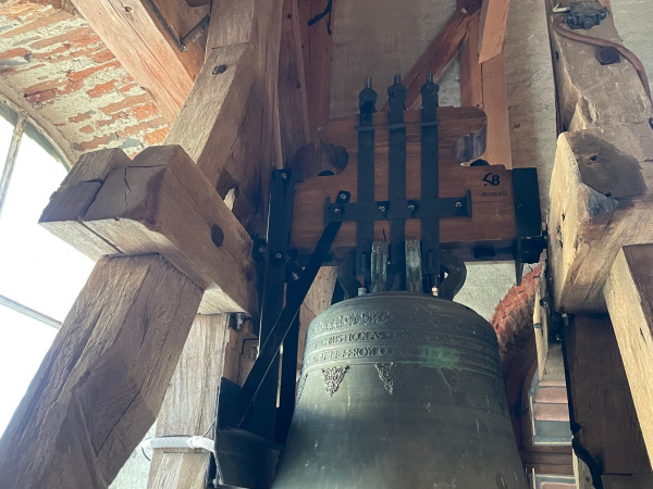 Zvonu Ø 1015 mm s novým dubovým závěsem