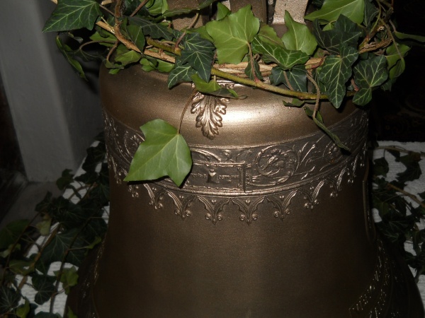 Detail dekorace zvonu