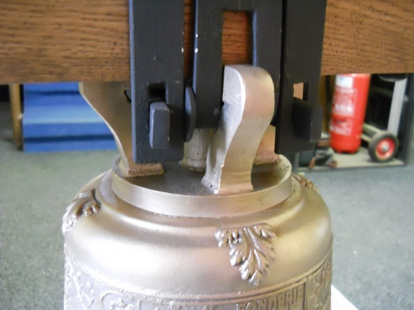 Detail uchycení zvonu